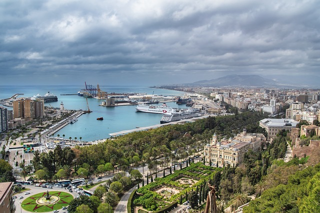Vistas del puerto de Málaga desde Alcazaba en free tour