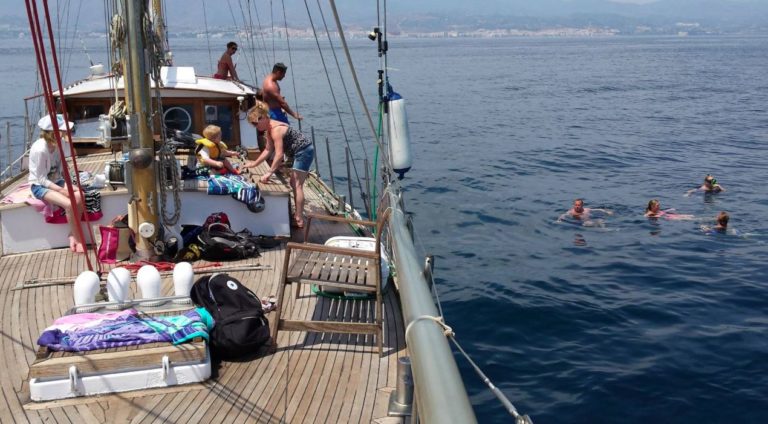 Alquiler de velero privado para fiestas 2 768x424