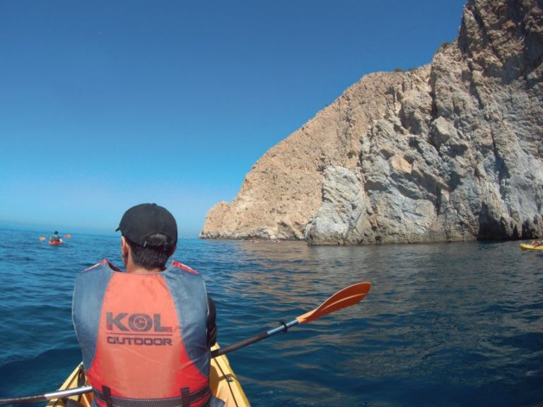 Ruta guiada Kayak acantilados maro 5 768x576