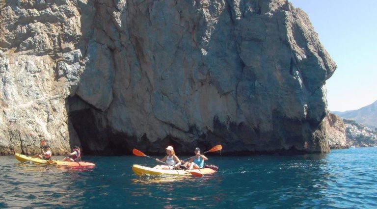 alquiler Kayak por acantilados Maro 6 768x426