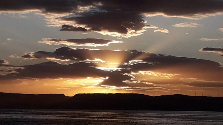 atardecer chillout en un velero 3 768x432