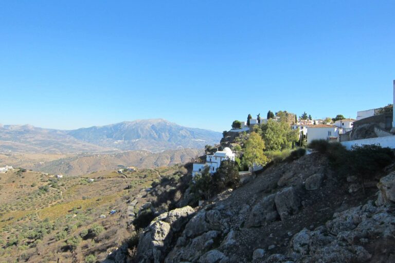 Via Ferrata K2 Comares cueva de las ventanas 2 768x511