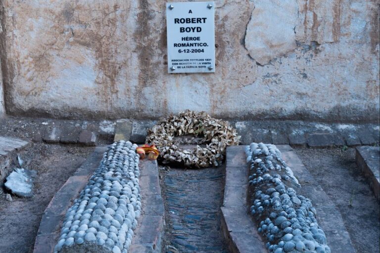 tumbas cementerio ingles malaga 768x512