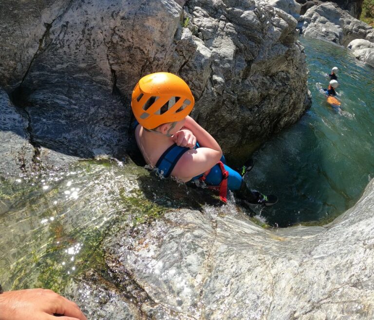Descenso Barranco Guadalmina Barranquismo en Marbella 5 768x657