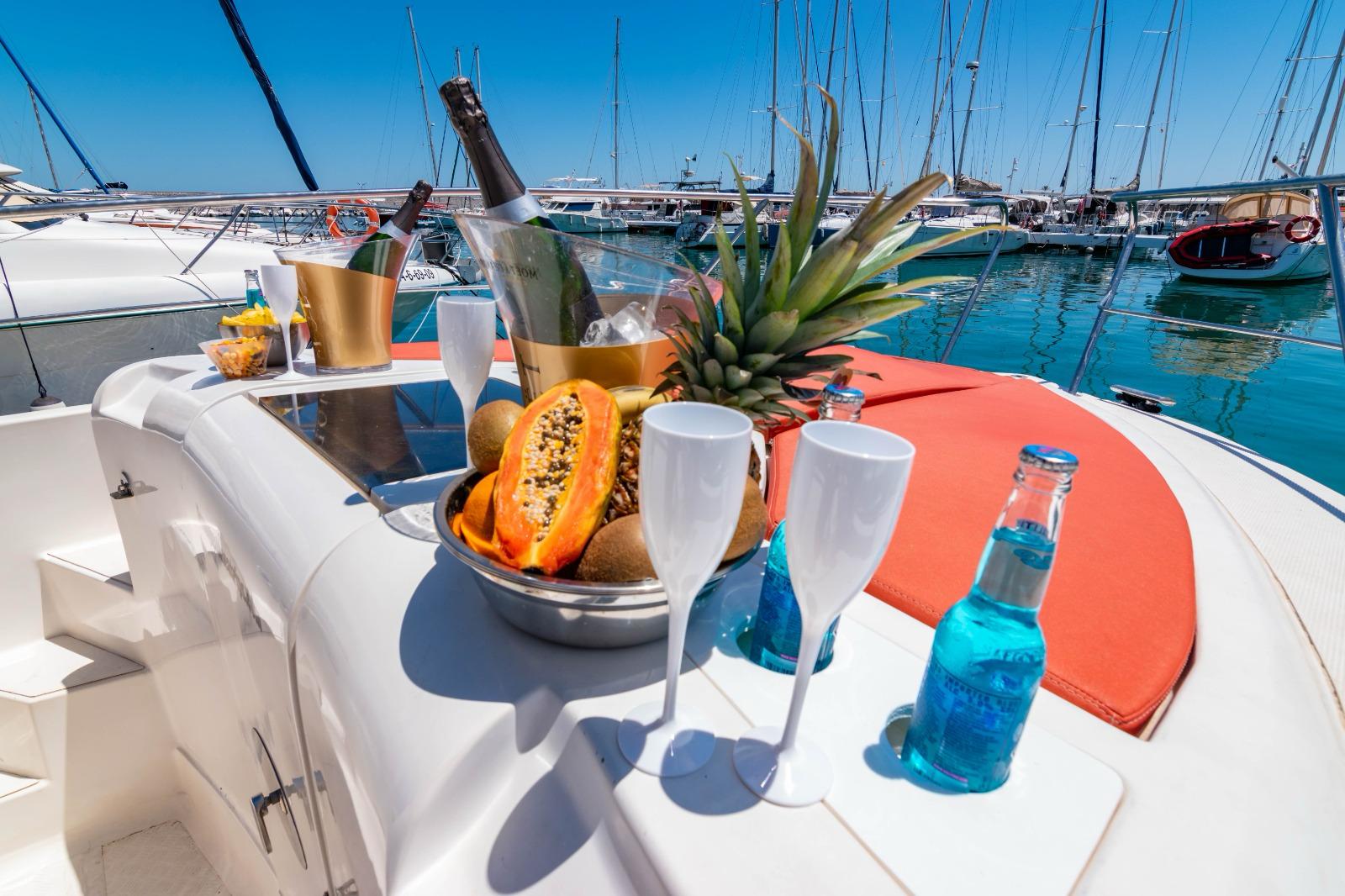Alquiler yate privado de lujo fuengirola 2 1