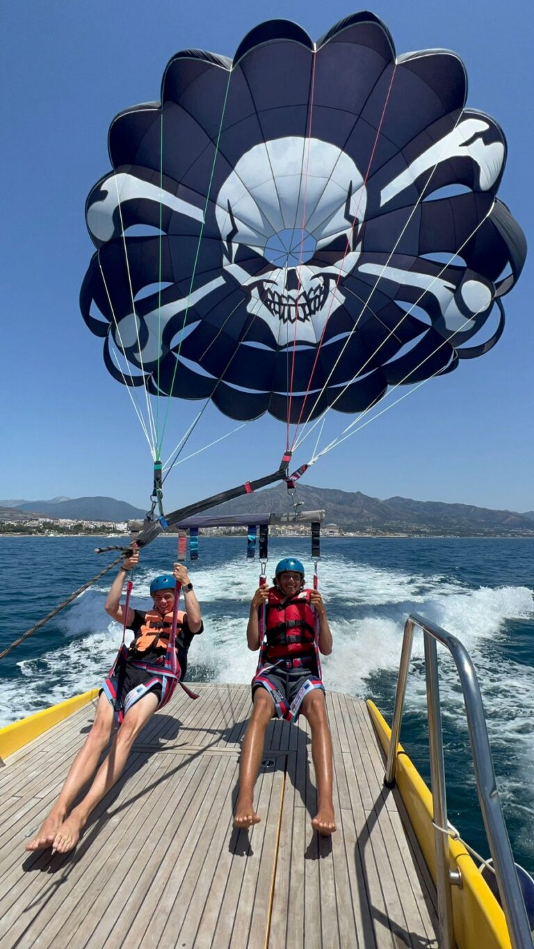 Parasailing marbella puerto banus 2 768x1365