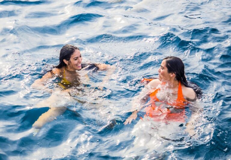 Crucero en catamaran con Bano DJ 10 768x532