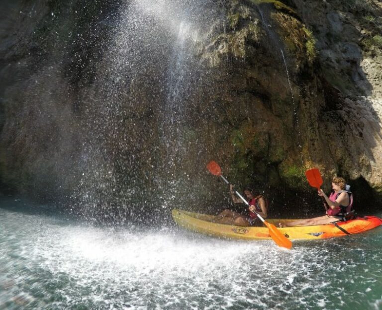 Kayak por Acantilados de Nerja 2 768x624