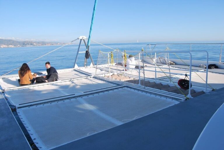 Paseo en barco nocturno con DJ 6 768x514