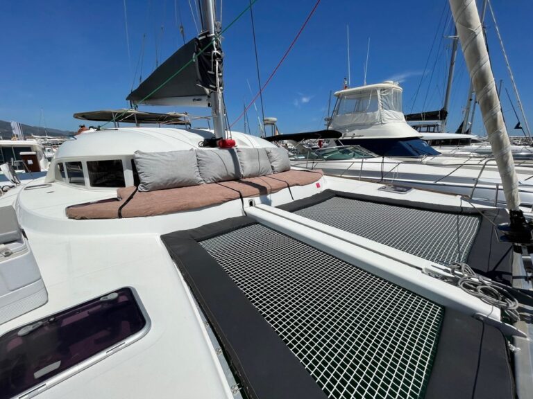 alquiler catamaran pribado puerto banus marbella 6 768x576
