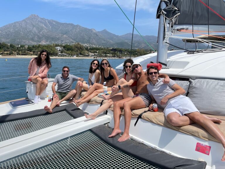 alquiler catamaran pribado puerto banus marbella 7 768x576