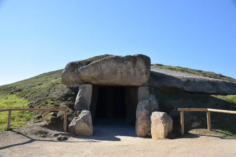 Visita Dolmenes y Torcal de Antequera 4 768x512