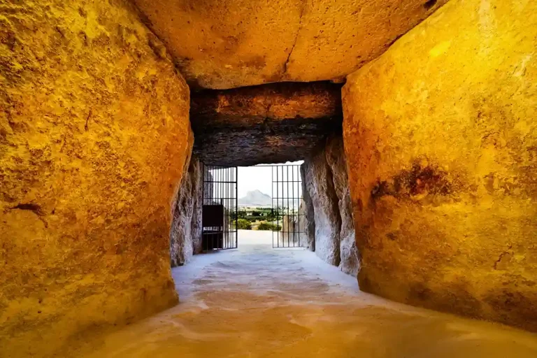 excursion Dolmenes y Torcal de Antequera 2 768x512