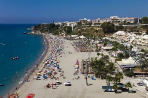 Playa de Burriana - Aguas cristalinas y rutas guiadas en kayak