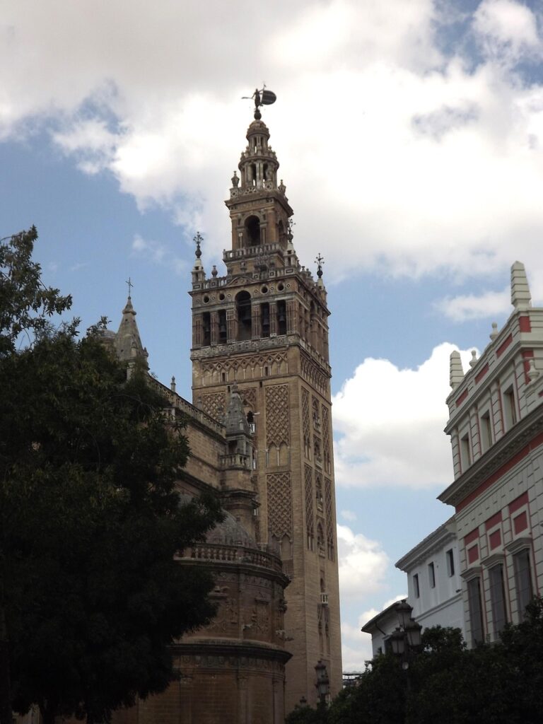 excursion a la giralda y catedral de sevilla 2 768x1024