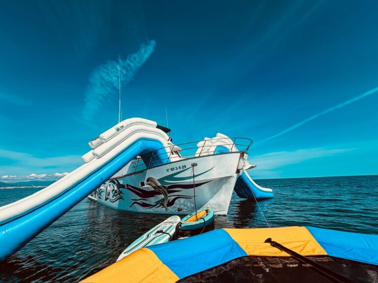excursion en barco desde benalmadena con tobogan xxl y actividades acuaticas 3 768x576